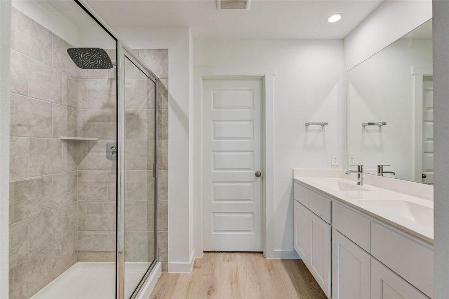 Furnished interior view inside a new home in Post Oak Pointe, Fresno (Image 10).
