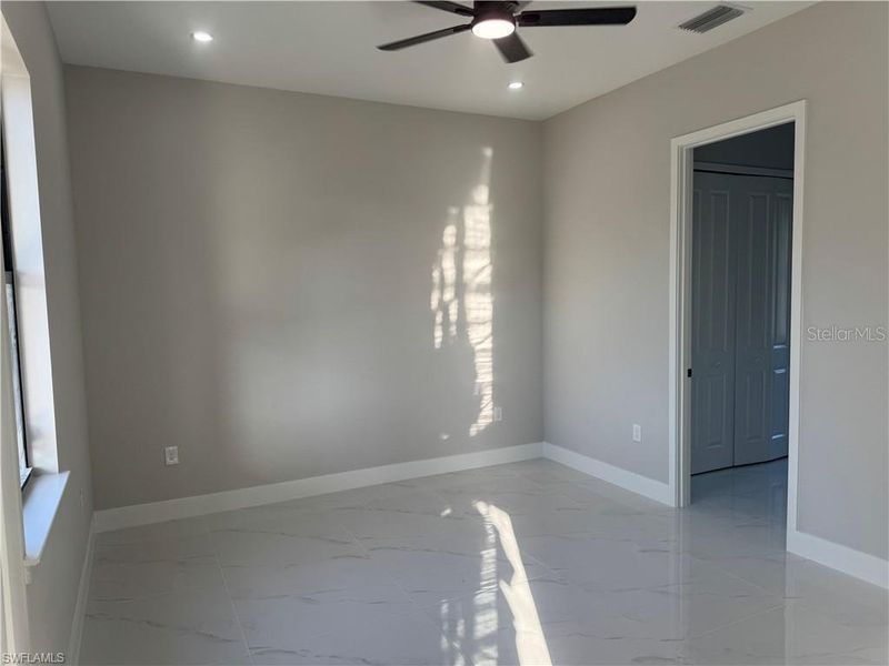 Spacious, unfurnished interior of a new home in , Lehigh Acres (Image 18).