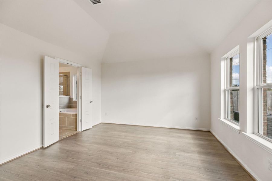 Spacious, unfurnished interior of a new home in Coastal Point, League City (Image 23).