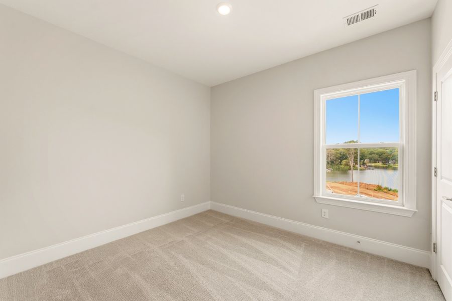 Spacious, unfurnished interior of a new home in Lakeside Saluda, Greenville (Image 25).