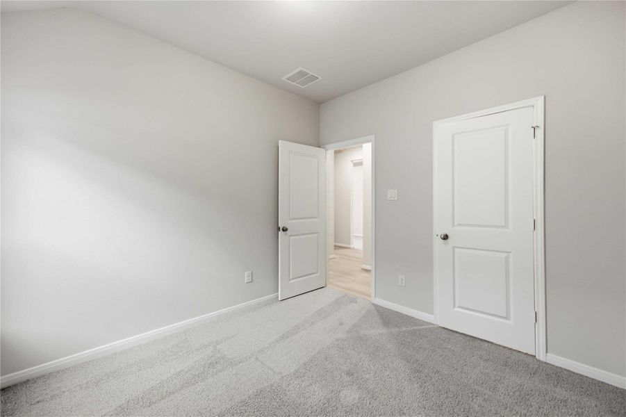 Spacious, unfurnished interior of a new home in Sundance Cove, Crosby (Image 23).