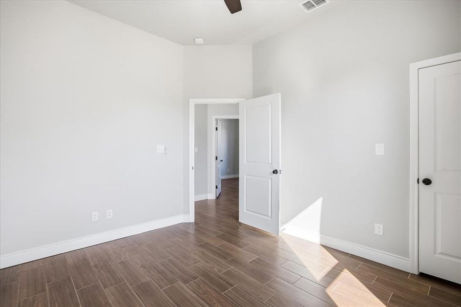 Spacious, unfurnished interior of a new home in , Granbury (Image 29).