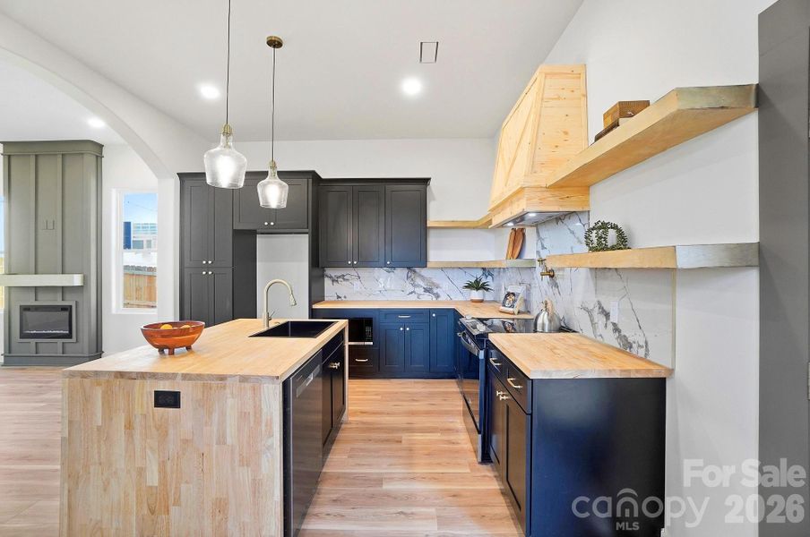 Kitchen with Luxury Waterfall Countertop Kitchen with Luxury Waterfall Countertop