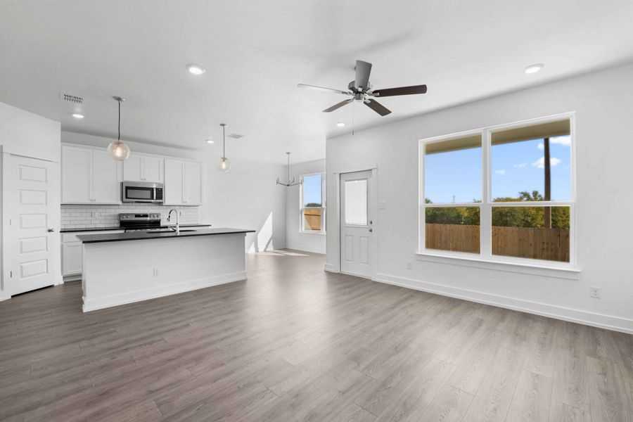 Spacious, unfurnished interior of a new home in Ridge at Knob Creek Single Family, Temple (Image 4). Spacious, unfurnished interior of a new home in Ridge at Knob Creek Single Family, Temple (Image 4).