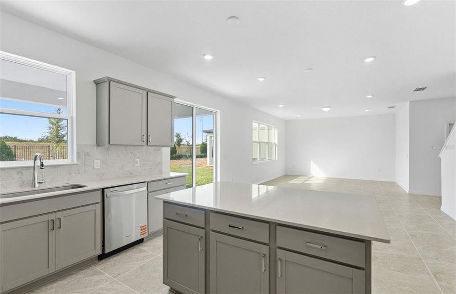 Furnished interior view inside a new home in Silverlake, Lake Alfred (Image 3).