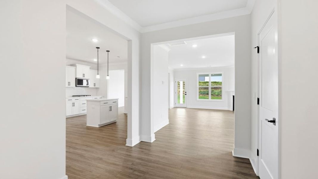 Spacious, unfurnished interior of a new home in Sycamore Cove, Woodruff (Image 19).