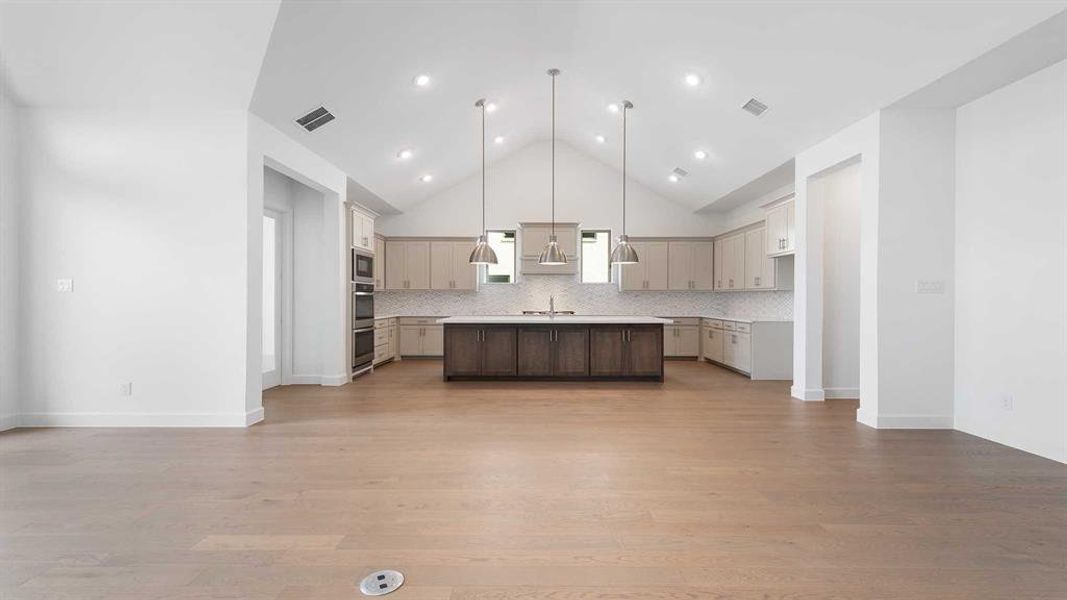 Spacious, unfurnished interior of a new home in Myrtle Creek 71', Waxahachie (Image 18). Spacious, unfurnished interior of a new home in Myrtle Creek 71', Waxahachie (Image 18).