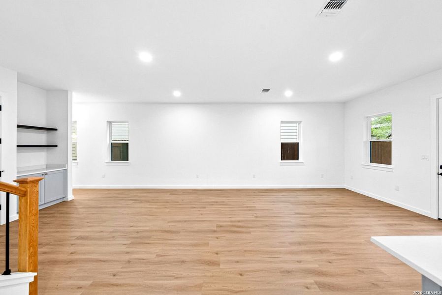 Spacious, unfurnished interior of a new home in , San Antonio (Image 49).