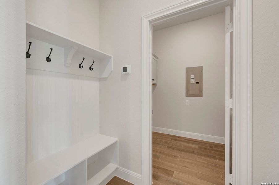 Spacious, unfurnished interior of a new home in Davis Ranch 50', San Antonio (Image 39).