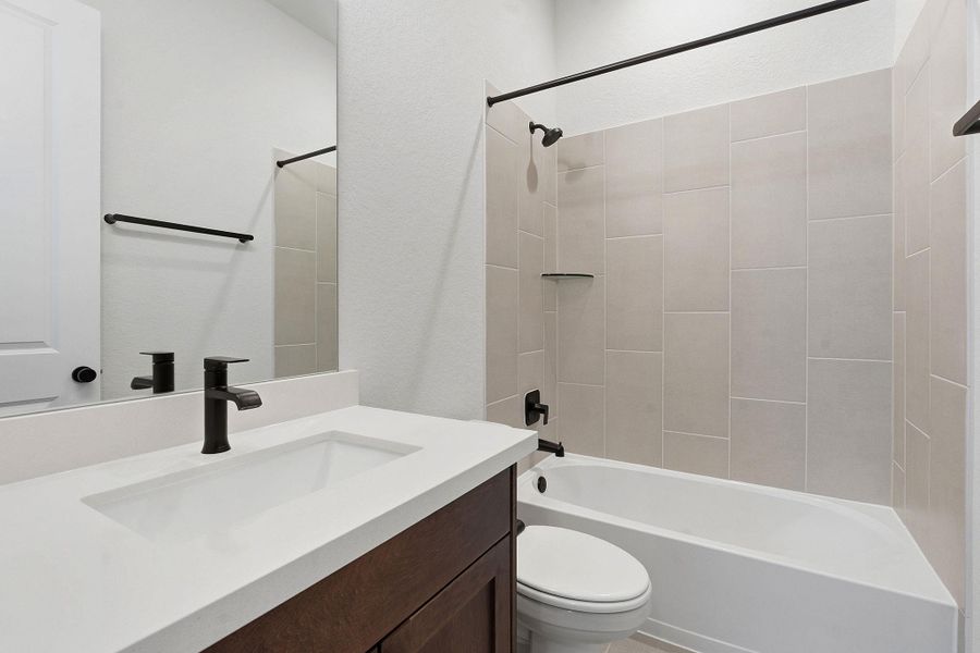 Full bath with vanity and shower / tub combination