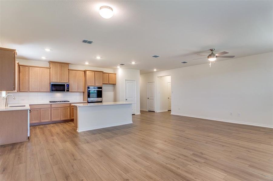 Spacious, unfurnished interior of a new home in Sierra Vista at Kelly Ranch, Aledo (Image 19). Spacious, unfurnished interior of a new home in Sierra Vista at Kelly Ranch, Aledo (Image 19).