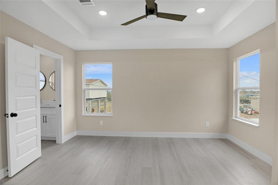 Spacious, unfurnished interior of a new home in , San Leon (Image 29).