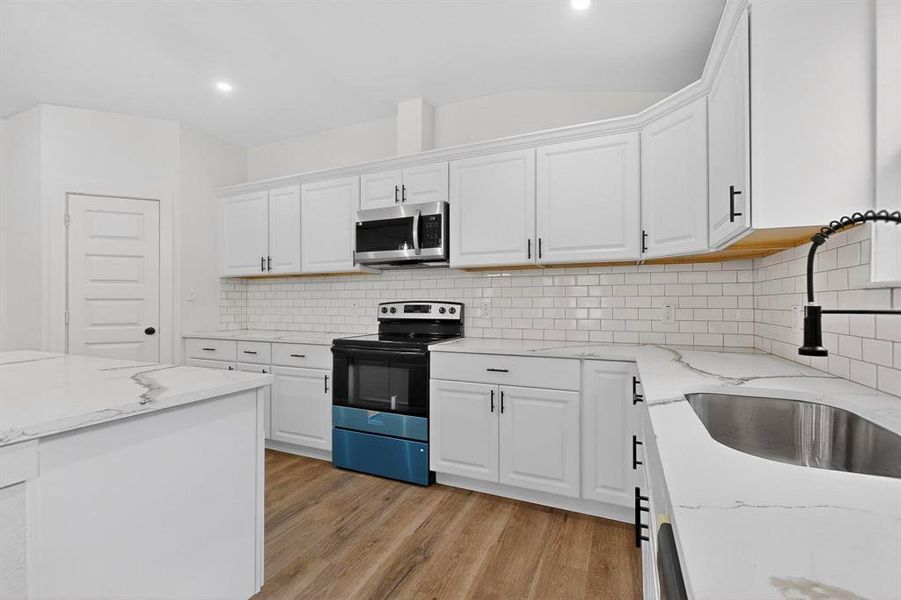 Furnished interior view inside a new home in , Seagoville (Image 9).