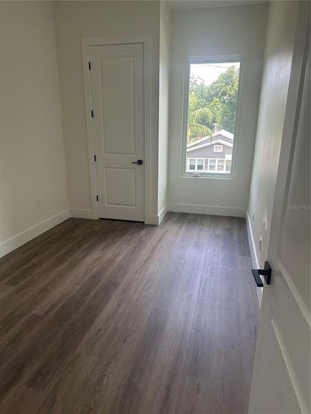 Spacious, unfurnished interior of a new home in , Orlando (Image 27).