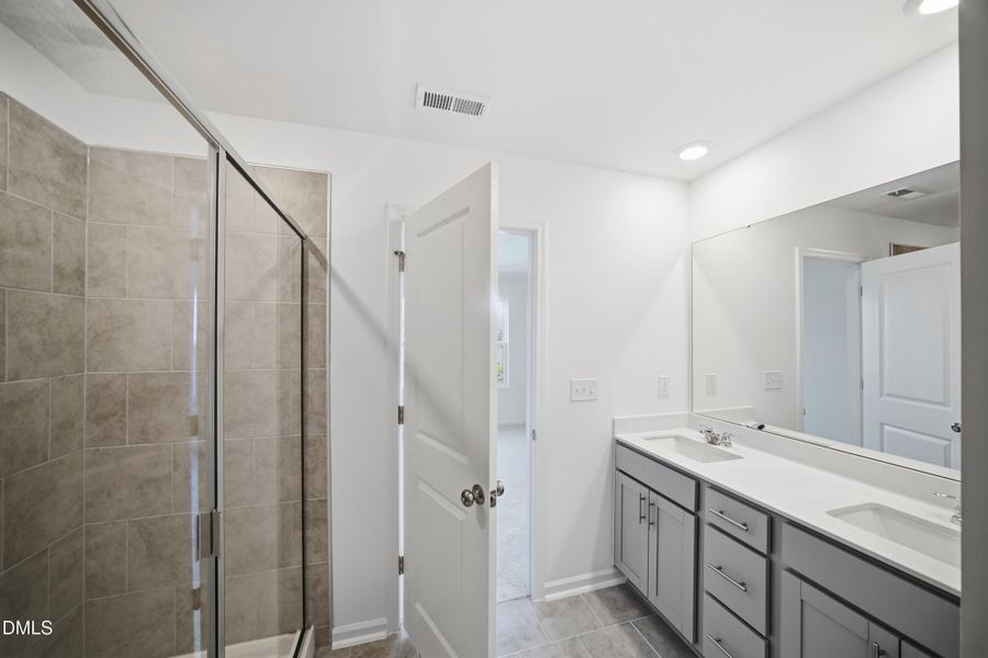 SUN_ElmGrove_Pic_Wyatt_OwnersBath_2of2 SUN_ElmGrove_Pic_Wyatt_OwnersBath_2of2