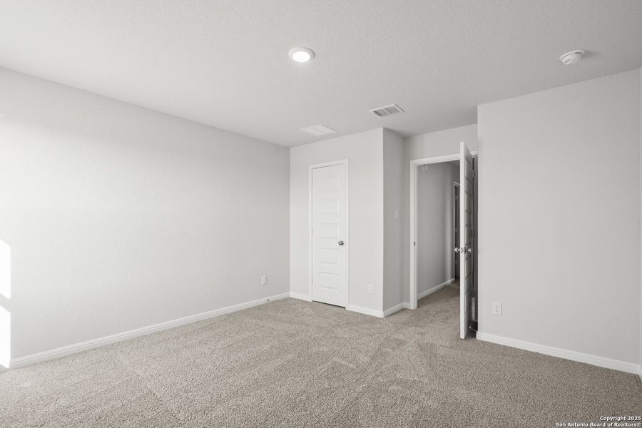 Spacious, unfurnished interior of a new home in Applewhite Meadows, San Antonio (Image 15).