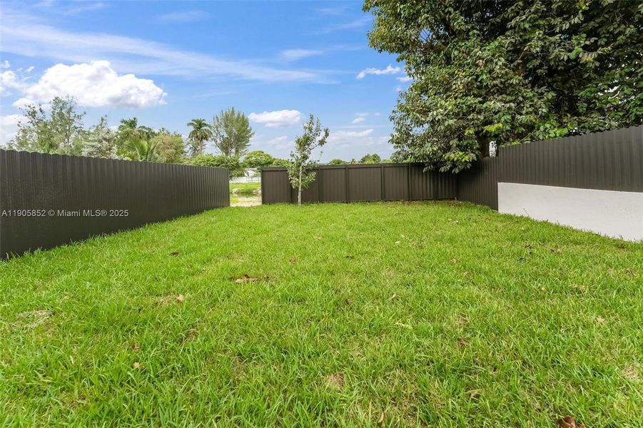Exterior details and patio area of a home in , Miami (Image 35).