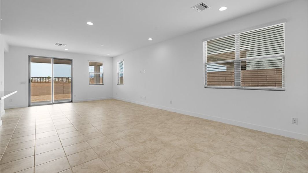 Spacious, unfurnished interior of a new home in Combs Ranch, San Tan Valley (Image 11).