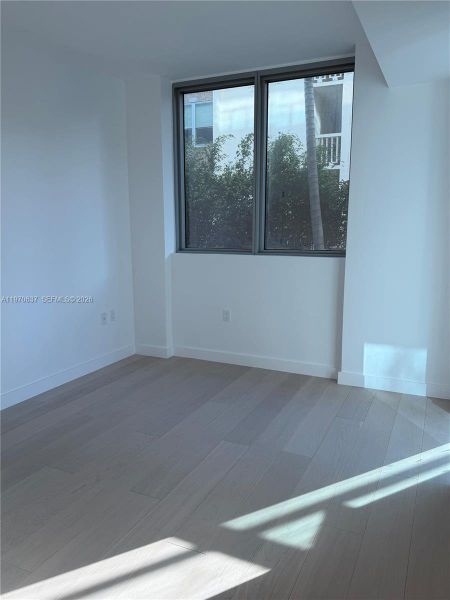 Spacious, unfurnished interior of a new home in , Bay Harbor Islands (Image 17).