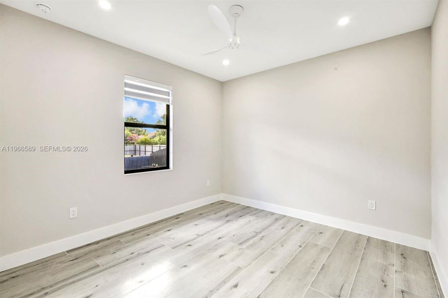 Spacious, unfurnished interior of a new home in , Cape Coral (Image 38).