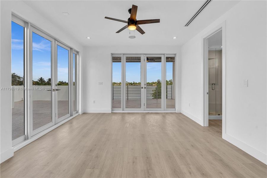 Spacious, unfurnished interior of a new home in , Miami (Image 12).