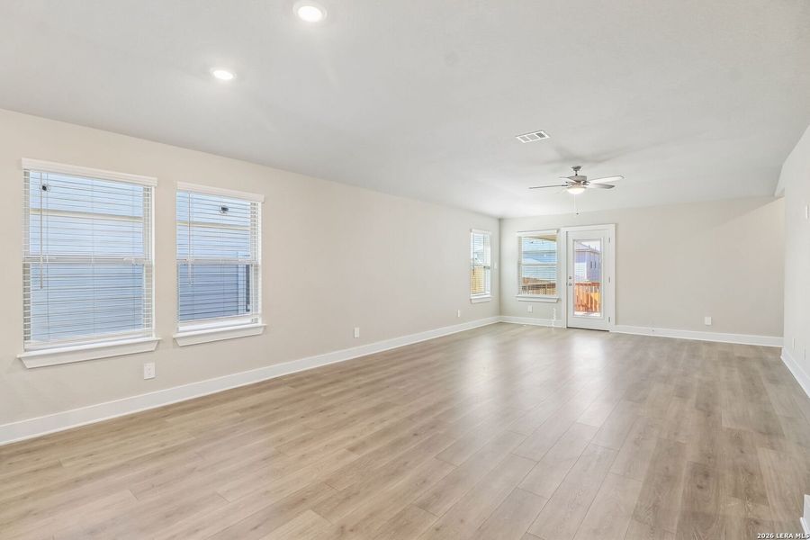 Spacious, unfurnished interior of a new home in Lark Canyon, New Braunfels (Image 22).