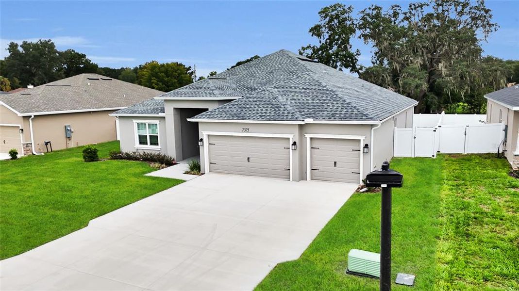 Front exterior of a new home in , Ocala, FL, highlighting curb appeal (Image 33).