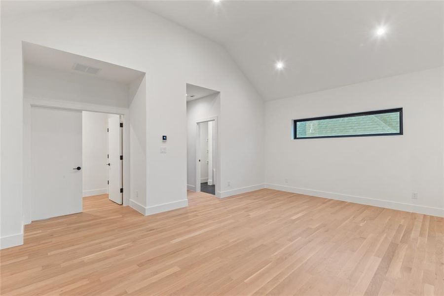 Spacious, unfurnished interior of a new home in , Dallas (Image 22).