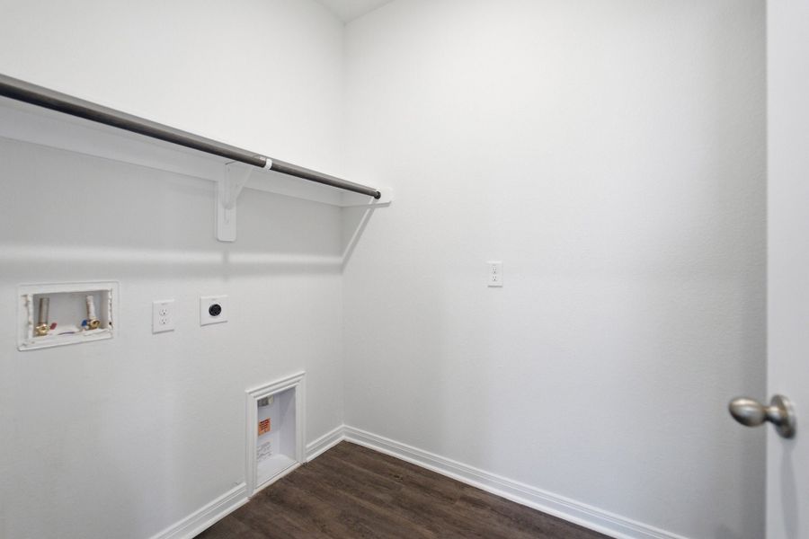 Spacious, unfurnished interior of a new home in La Terra, Celina (Image 50).