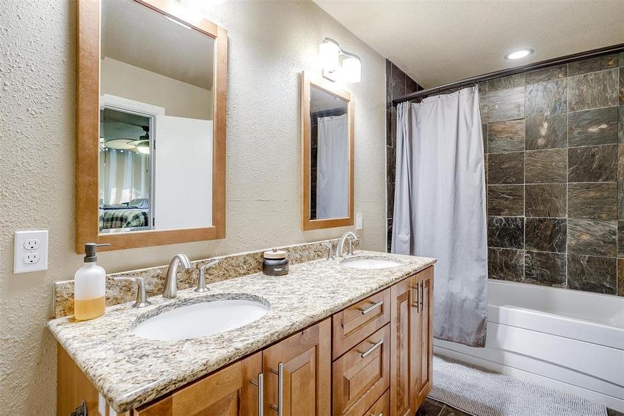 Primary bath with dual sinks & granite countertops.