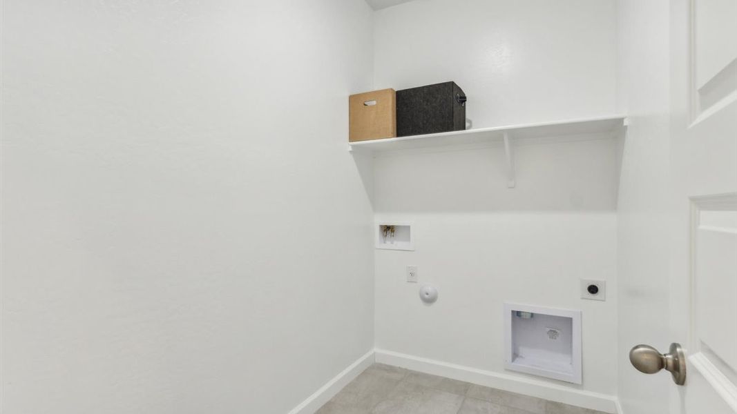 Representative unfurnished interior of a home built from the Camden by D.R. Horton in Sorrento, Maricopa (Image 21).