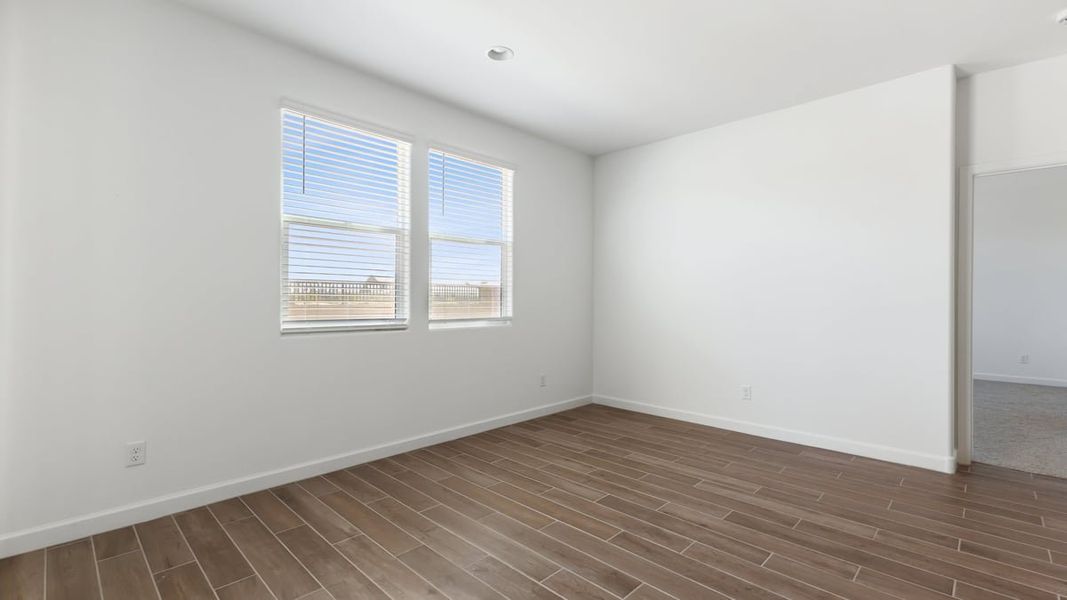 Spacious, unfurnished interior of a new home in Entrada Del Toro at Rancho Sahuarita, Sahuarita (Image 14).