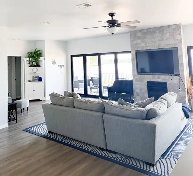 Furnished interior view inside a new home in , Groesbeck (Image 4).