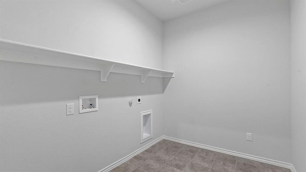 Spacious, unfurnished interior of a new home in Springhill South, Boyd (Image 22).