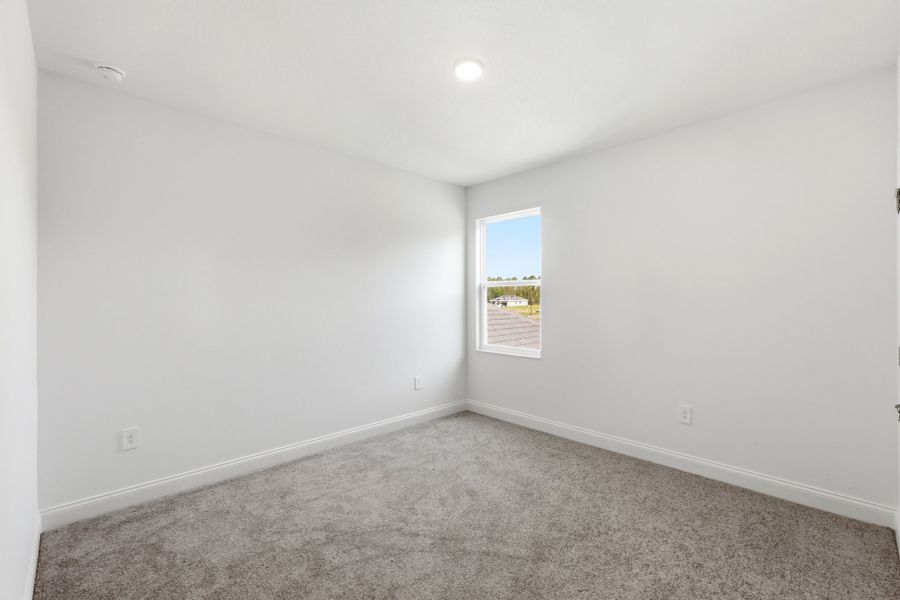 Spacious, unfurnished interior of a new home in Tamarack at Two Rivers, Zephyrhills (Image 17).