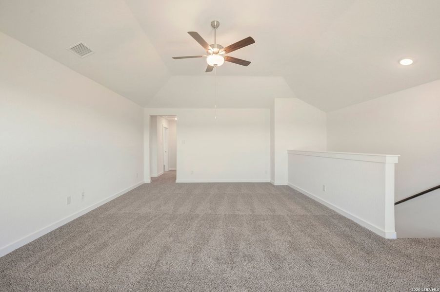 Spacious, unfurnished interior of a new home in Cinco Lakes, San Antonio (Image 38).