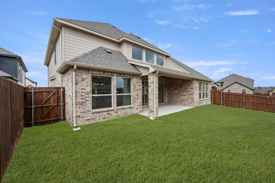 Exterior details and patio area of a home in High Country, Burleson (Image 3).
