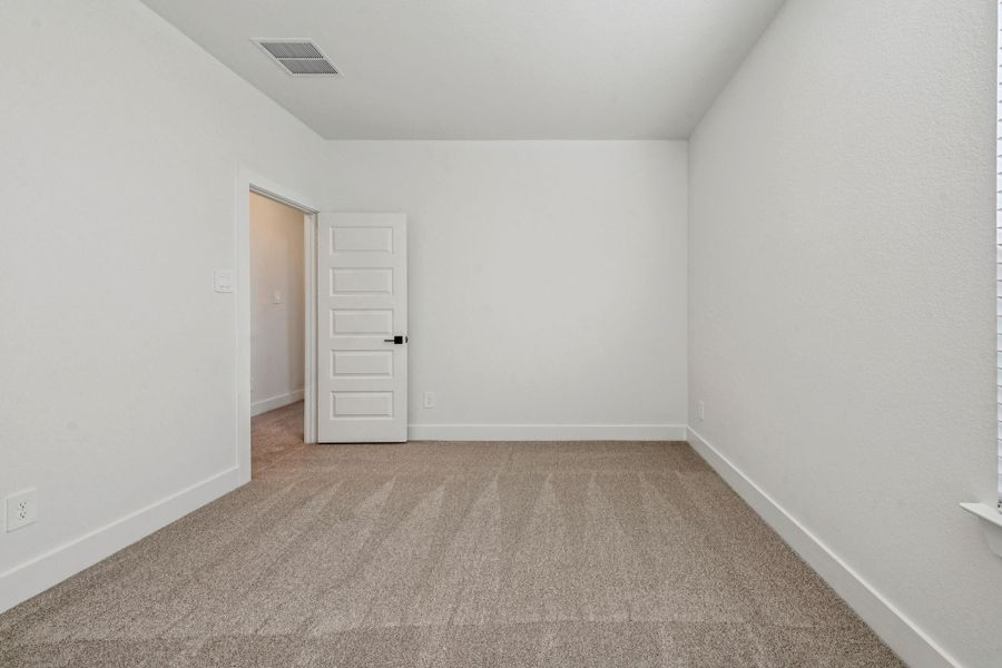 Spacious, unfurnished interior of a new home in Pinewood Trails - Luxe Series, Houston (Image 32).