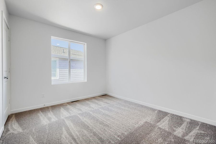 Spacious, unfurnished interior of a new home in Copper Chase, Colorado Springs (Image 10).