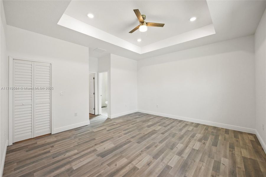 Spacious, unfurnished interior of a new home in , Lehigh Acres (Image 13).