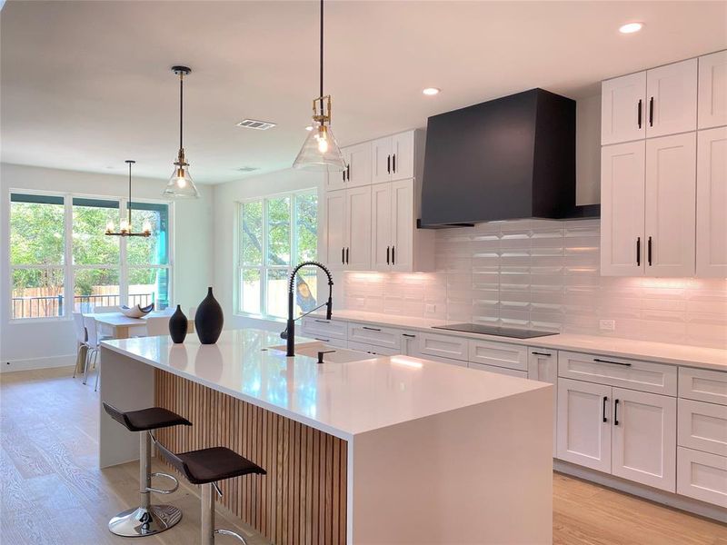 Kitchen & Dining Area