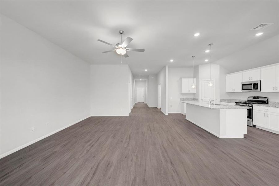 Spacious, unfurnished interior of a new home in ValleyBrooke, Mesquite (Image 34).