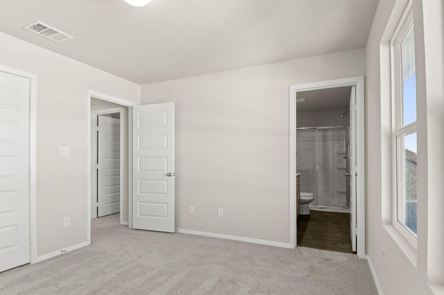 Spacious, unfurnished interior of a new home in Harvest Ridge, Elgin (Image 18).
