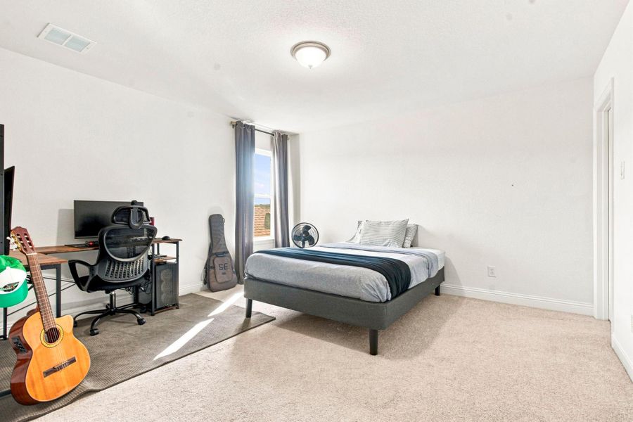 Furnished interior view inside a new home in Sienna 40', Missouri City (Image 41).