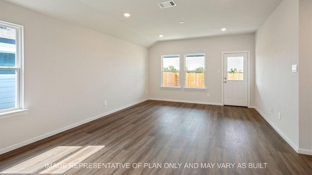 Spacious, unfurnished interior of a new home in Dove Crossing, Navasota (Image 10).