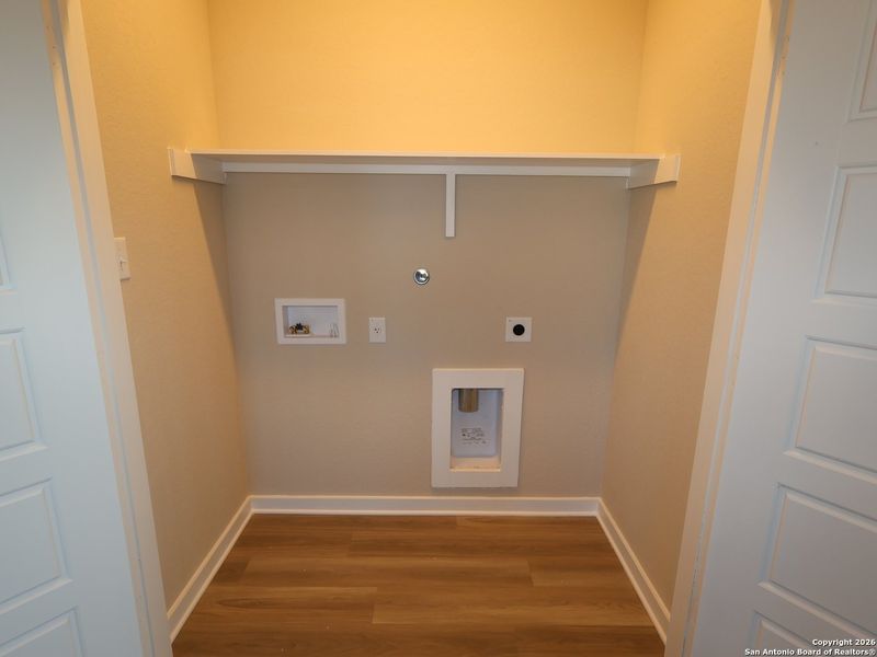 Spacious, unfurnished interior of a new home in Winding Brook, San Antonio (Image 21).