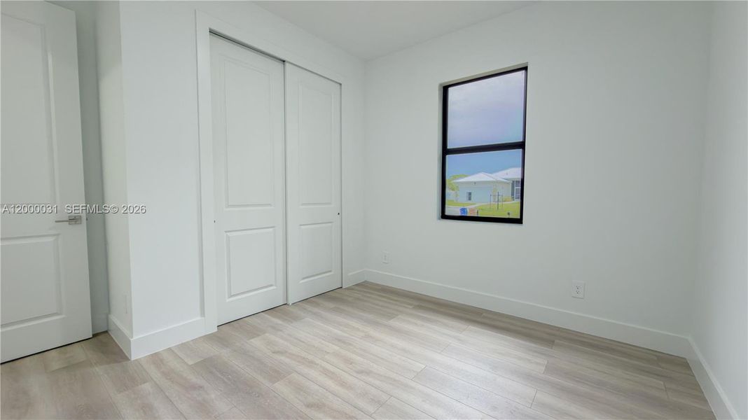 Spacious, unfurnished interior of a new home in , Fort Myers (Image 16).