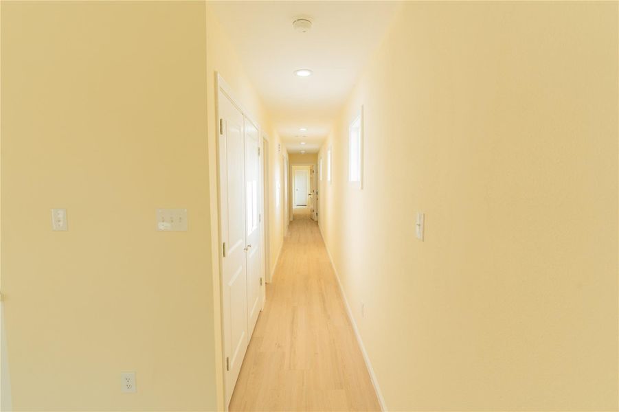Spacious, unfurnished interior of a new home in , Bacliff (Image 12).