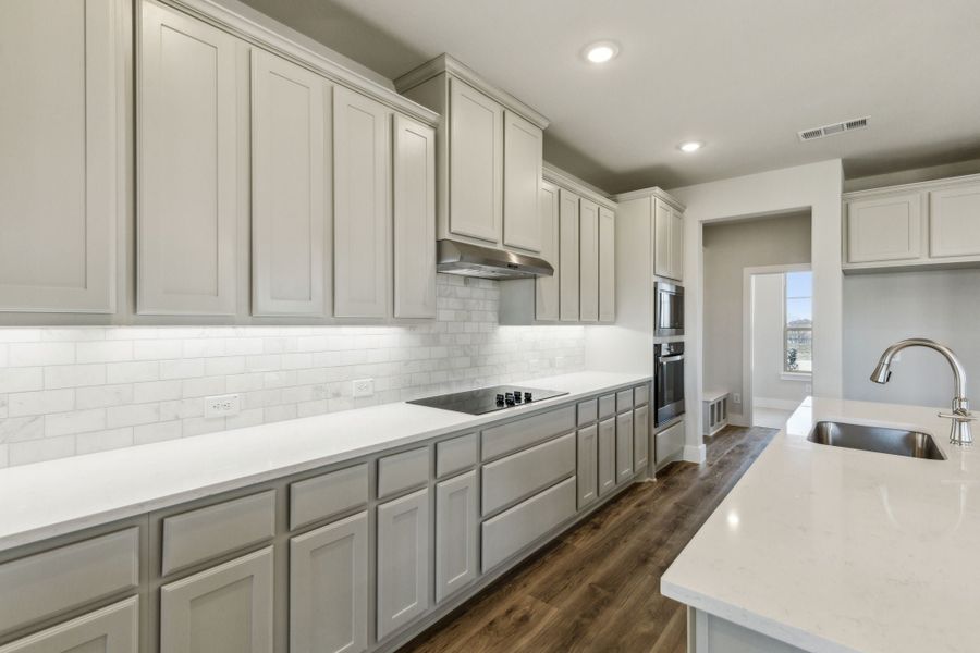 Representative furnished interior of a home built from the Yukon by Centre Living Homes in Lakeway Estates, Waxahachie (Image 10).