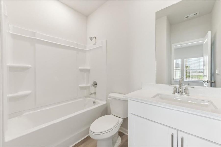 Furnished interior view inside a new home in Ivey Township, Dallas (Image 14).